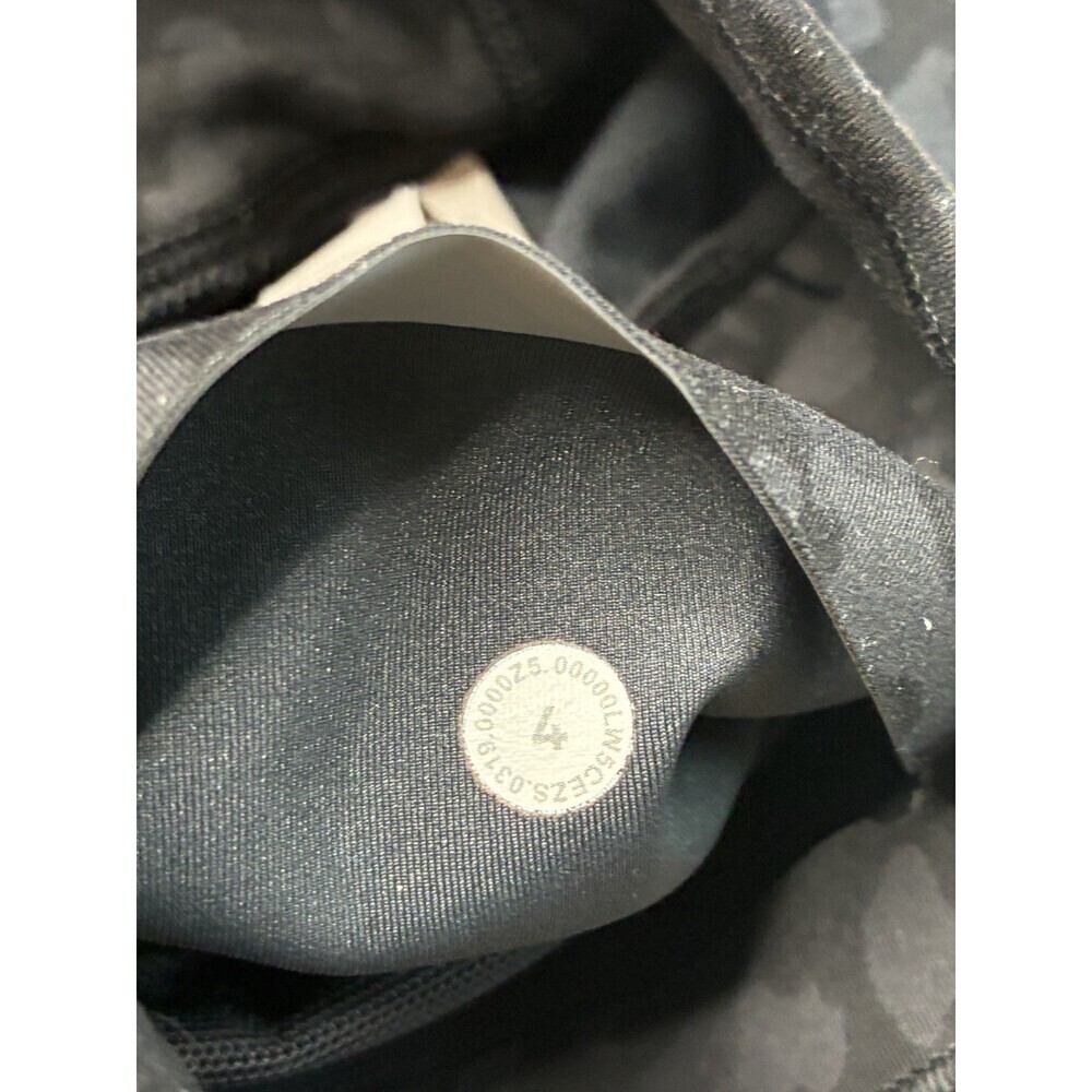 Lululemon In Movement Tight 25" *Everlux Formation Camo Deep Coal Multi Size 4 - Picture 8 of 9
